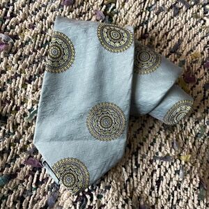 Lilly Dache men's‎ light blue 60s 1970s medallion wide necktie polyester New